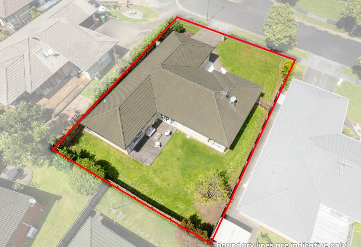 4 bedrooms on 550m² section, Brick & Tile Beauty – Botany College Zone, 12 Ridgefield Lane, East Tamaki Heights, Auckland