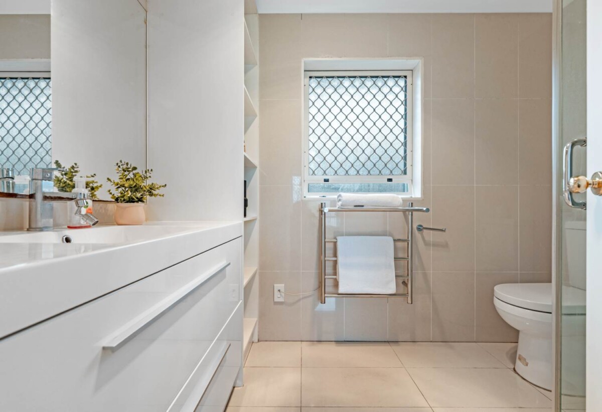 4 bedrooms on 550m² section, Brick & Tile Beauty – Botany College Zone, 12 Ridgefield Lane, East Tamaki Heights, Auckland
