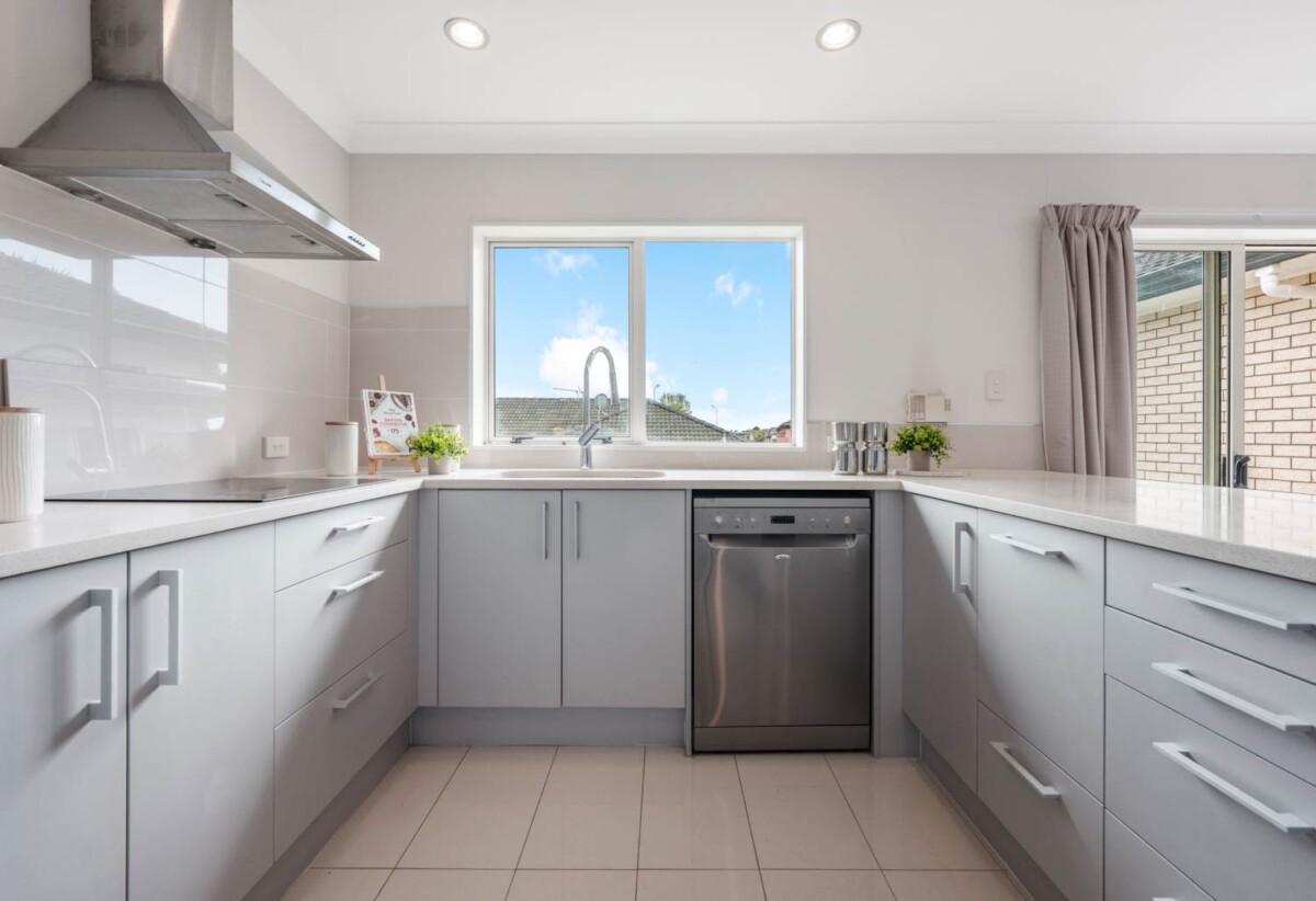 4 bedrooms on 550m² section, Brick & Tile Beauty – Botany College Zone, 12 Ridgefield Lane, East Tamaki Heights, Auckland