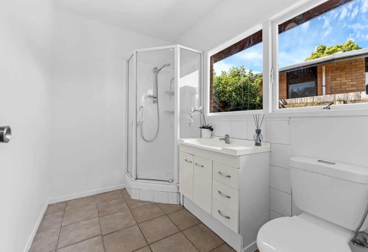 Macleans Zone, 3 bedrooms house on 607m² section, Renovate, Develop or live, 26 Maugham Drive, Bucklands Beach, Auckland