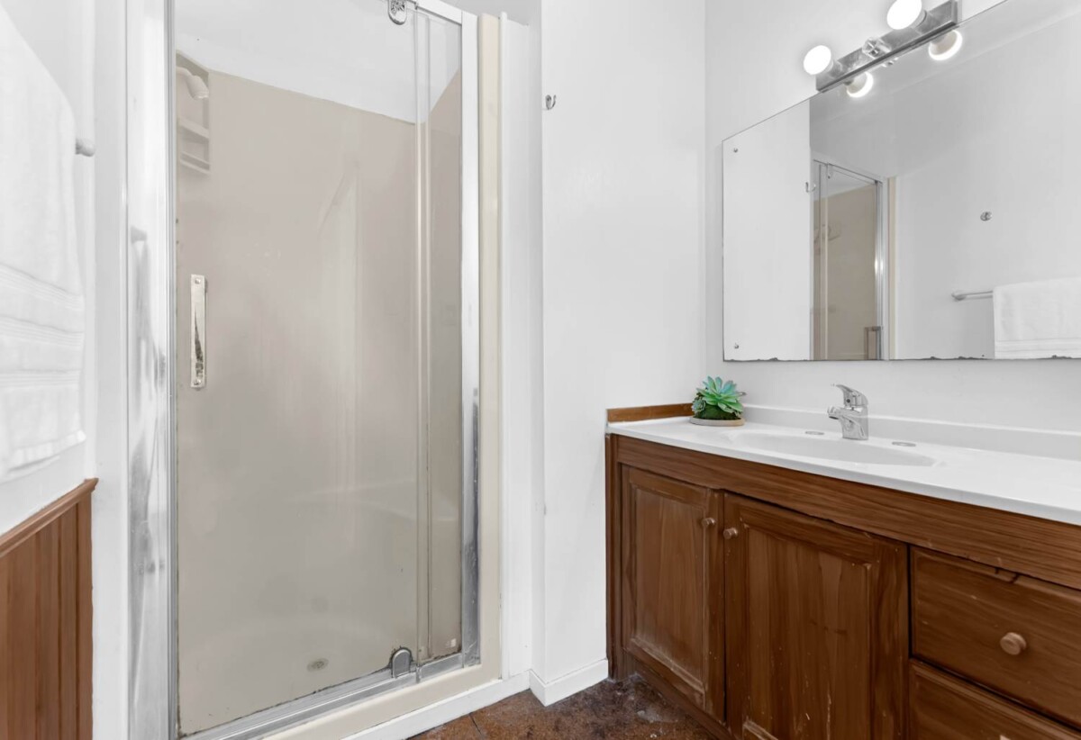 Macleans Zone, 3 bedrooms house on 607m² section, Renovate, Develop or live, 26 Maugham Drive, Bucklands Beach, Auckland
