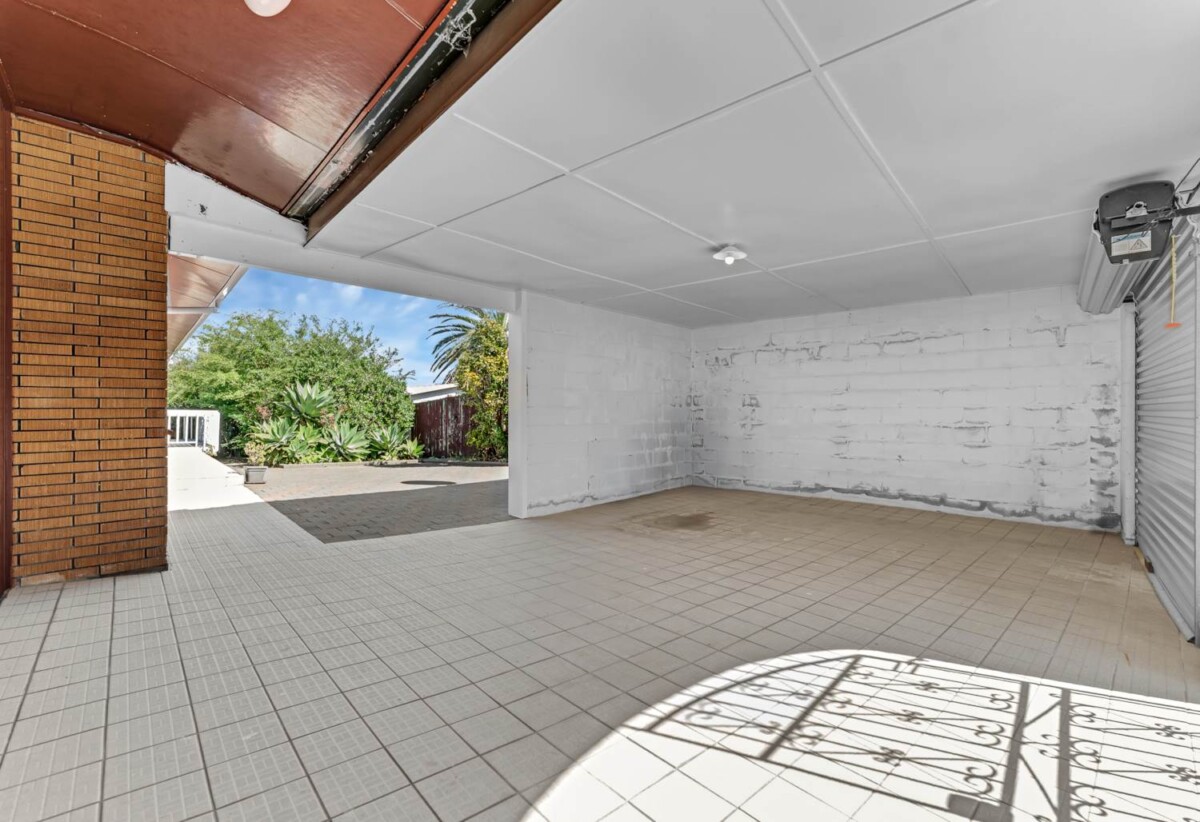 Macleans Zone, 3 bedrooms house on 607m² section, Renovate, Develop or live, 26 Maugham Drive, Bucklands Beach, Auckland