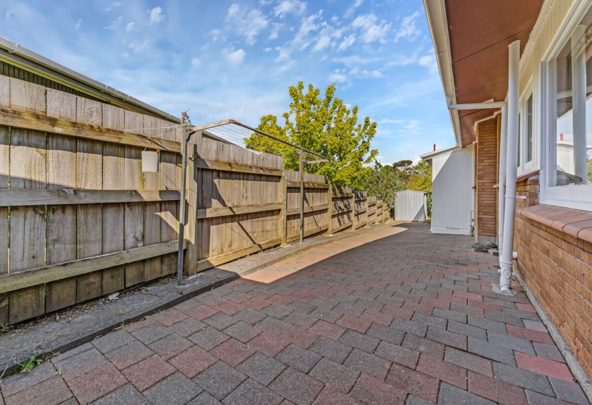 Macleans Zone, 3 bedrooms house on 607m² section, Renovate, Develop or live, 26 Maugham Drive, Bucklands Beach, Auckland