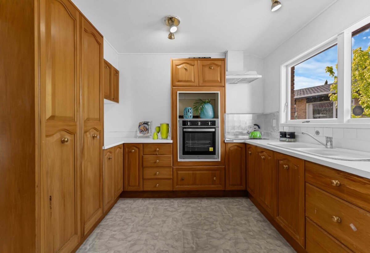 Macleans Zone, 3 bedrooms house on 607m² section, Renovate, Develop or live, 26 Maugham Drive, Bucklands Beach, Auckland