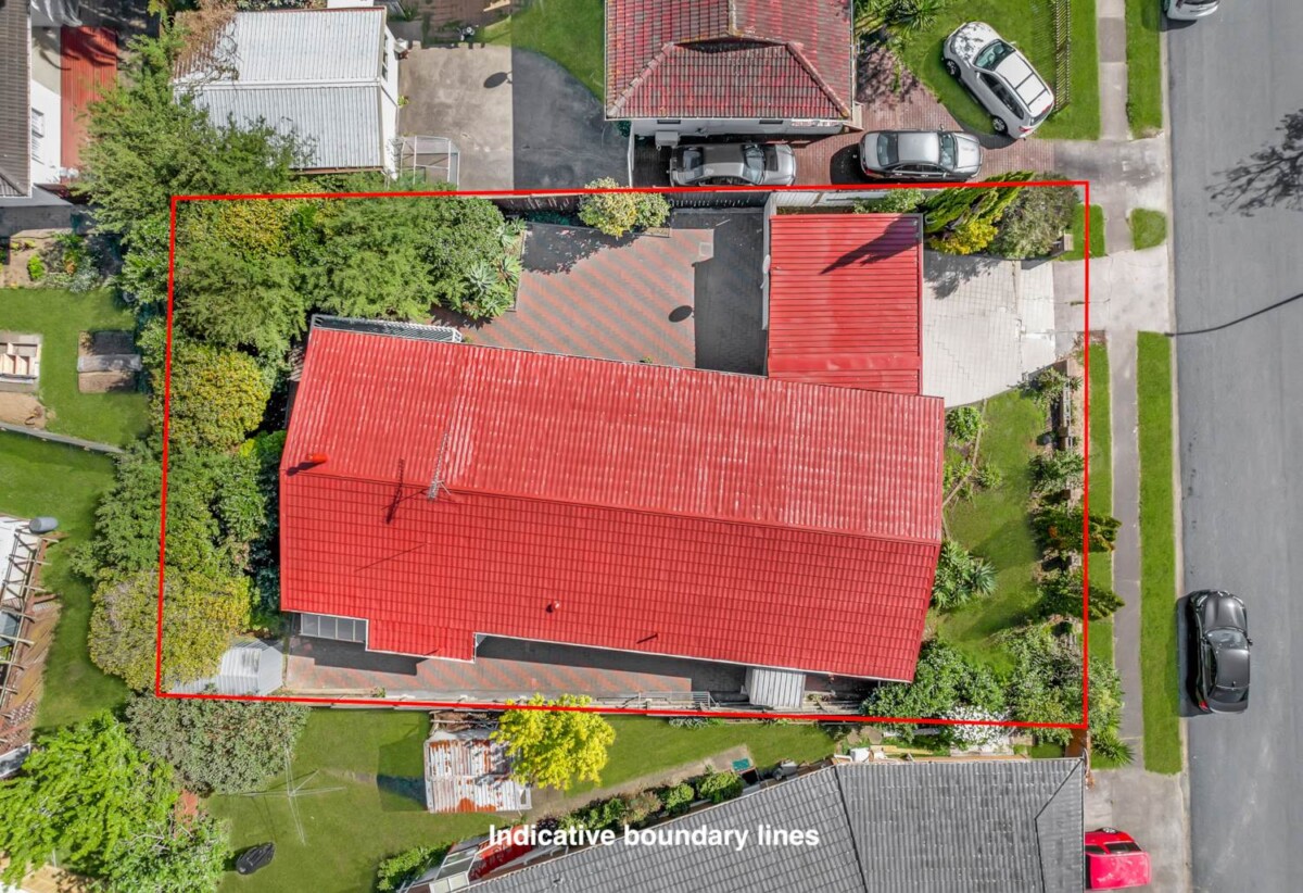 Macleans Zone, 3 bedrooms house on 607m² section, Renovate, Develop or live, 26 Maugham Drive, Bucklands Beach, Auckland