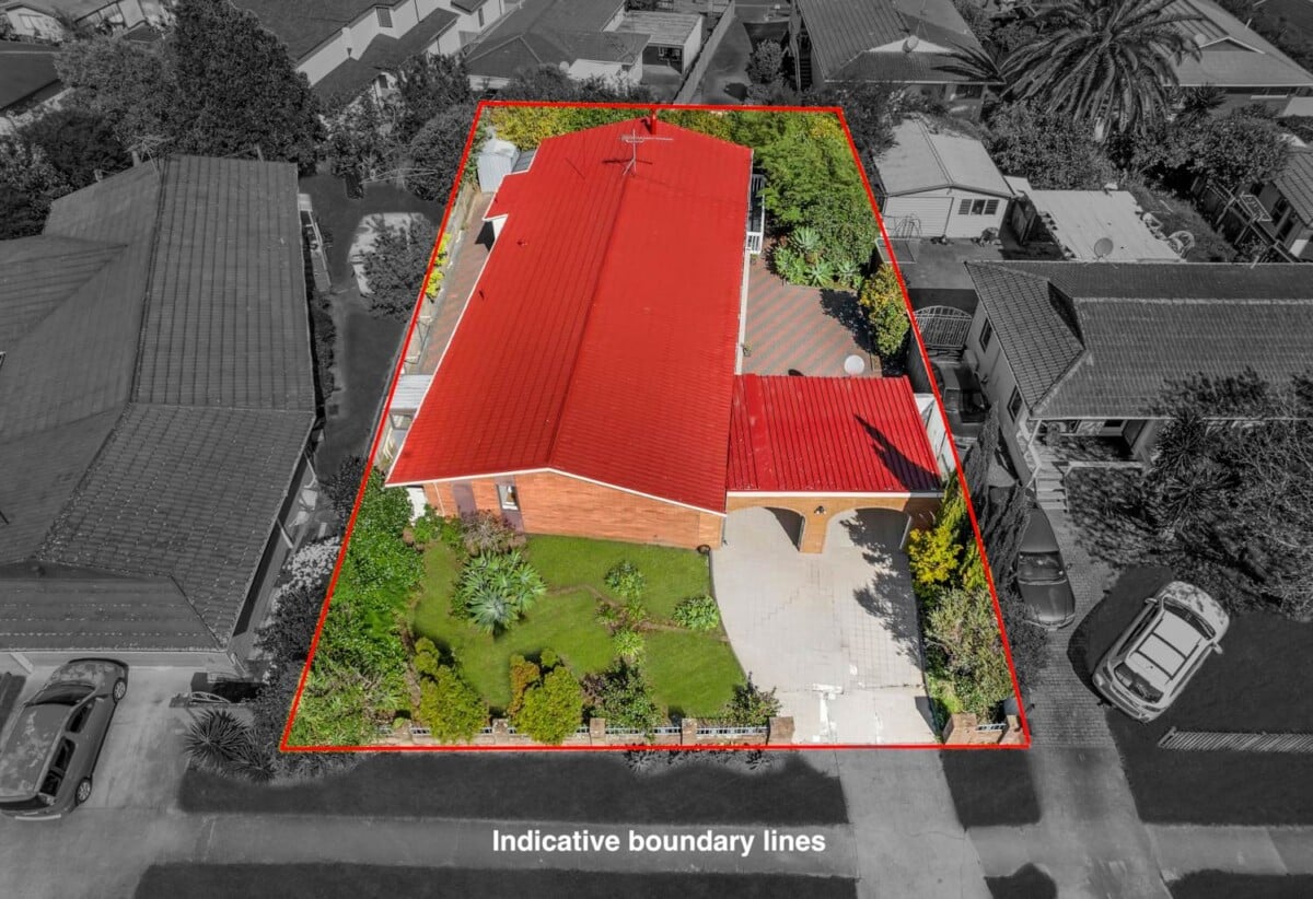 Macleans Zone, 3 bedrooms house on 607m² section, Renovate, Develop or live, 26 Maugham Drive, Bucklands Beach, Auckland