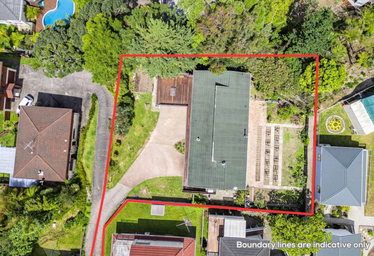 5 bedrooms Classic Kiwi Home on 1105m² section, minutes from Browns Bay beach, 54 Sartors Avenue, Browns Bay, Auckland