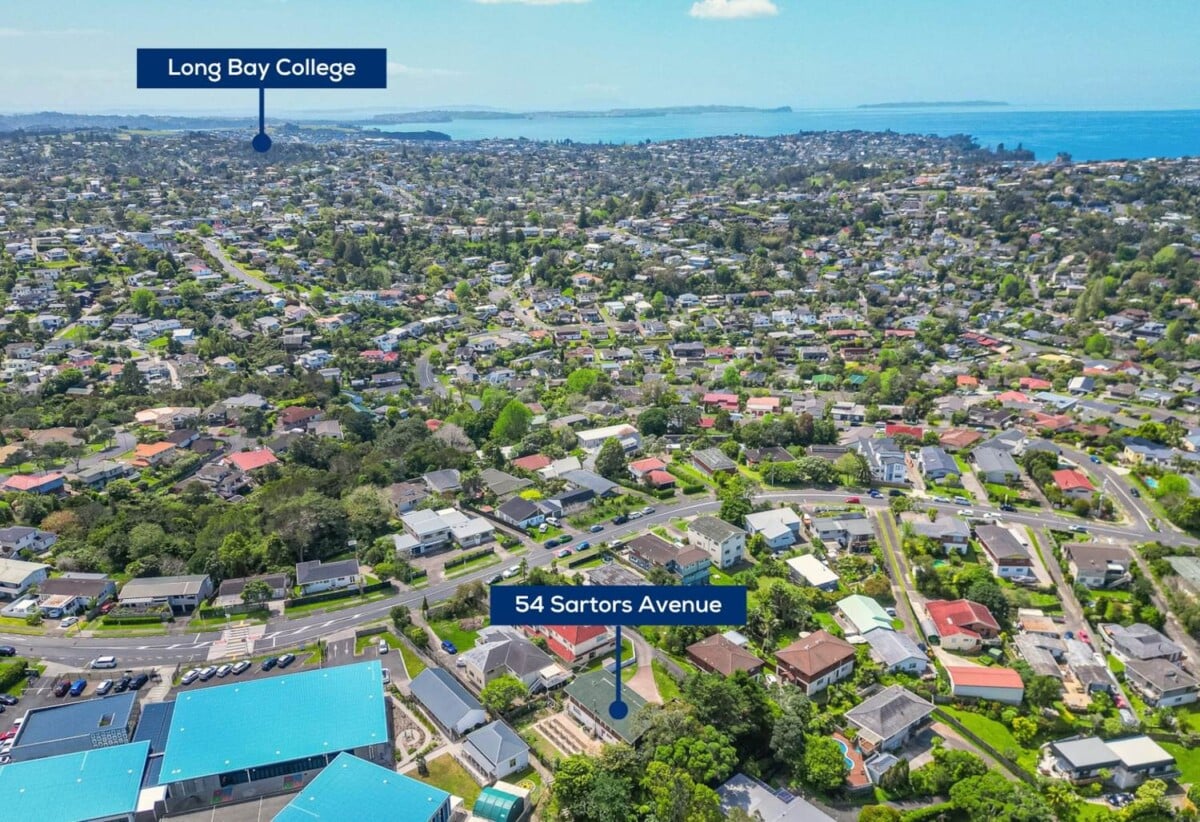 5 bedrooms Classic Kiwi Home on 1105m² section, minutes from Browns Bay beach, 54 Sartors Avenue, Browns Bay, Auckland