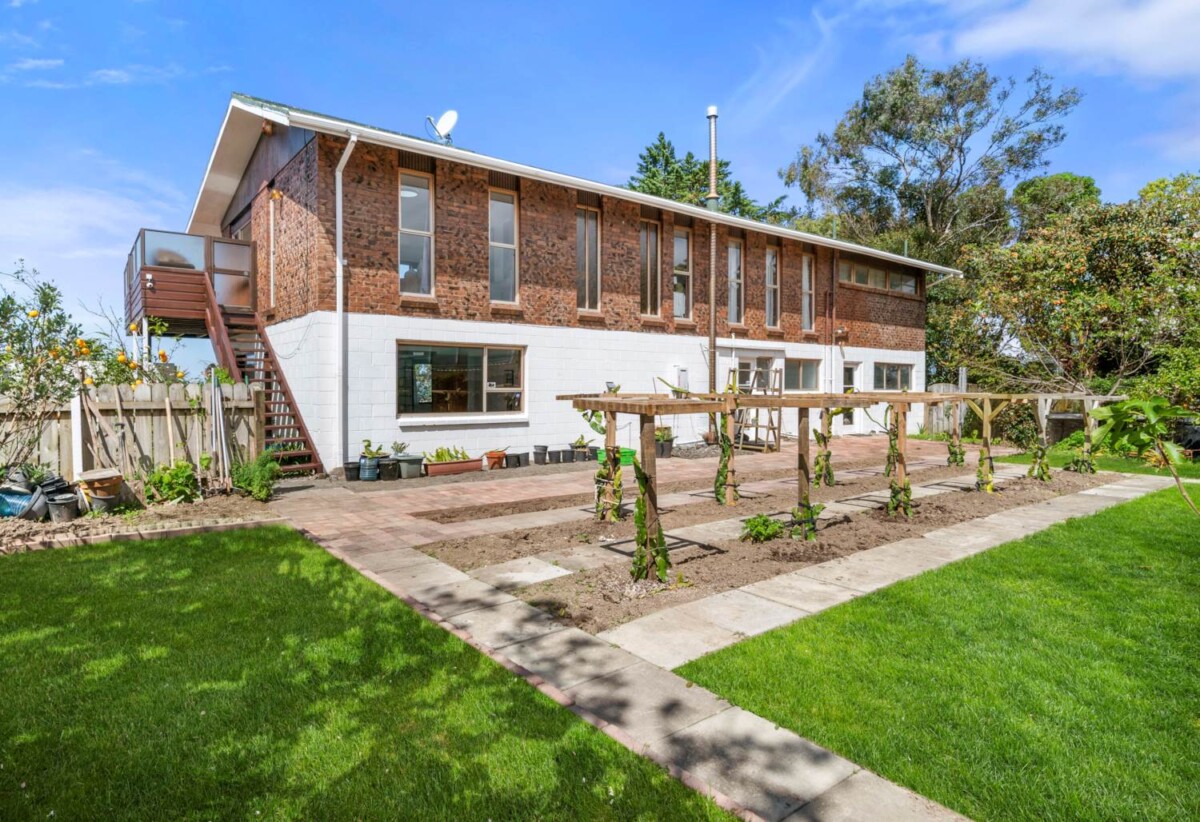 5 bedrooms Classic Kiwi Home on 1105m² section, minutes from Browns Bay beach, 54 Sartors Avenue, Browns Bay, Auckland
