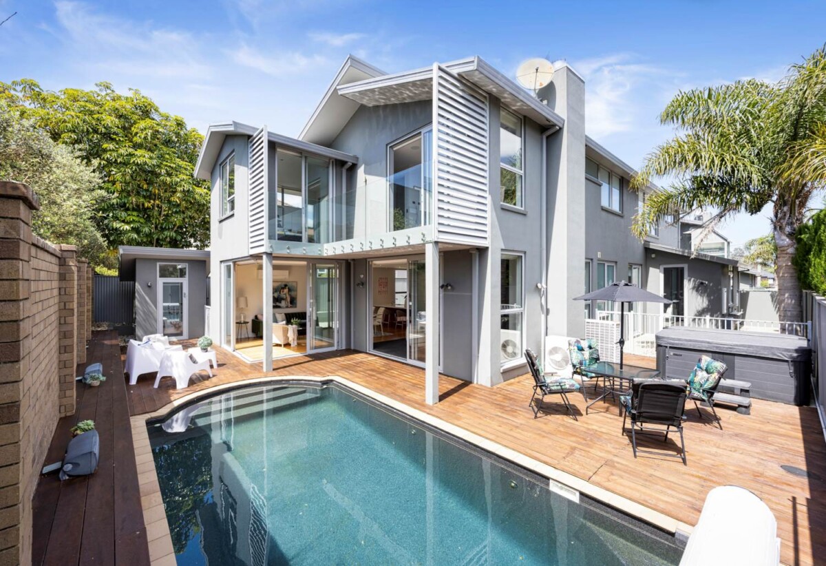Double grammar school zone, Exceptional Solid 5 bedrooms Masonry Residence on 502m2 section, 15 Queen Mary Avenue, Epsom, Auckland