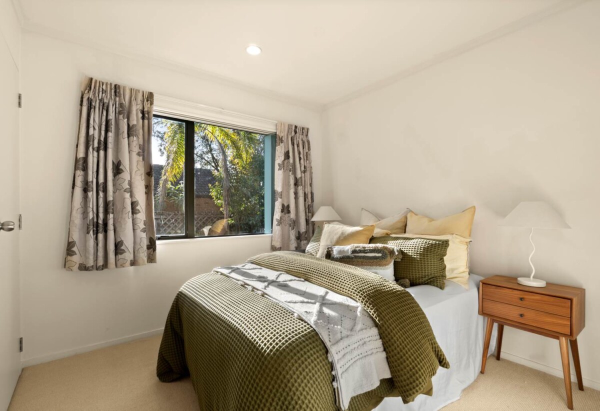 3 bedrooms house, close to schools, parks, Lincoln Road amenities, easy Motorway access, 27 Kona Crescent, Henderson, Auckland