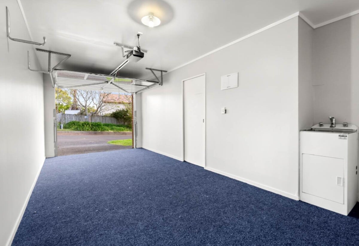 3 bedrooms house, close to schools, parks, Lincoln Road amenities, easy Motorway access, 27 Kona Crescent, Henderson, Auckland