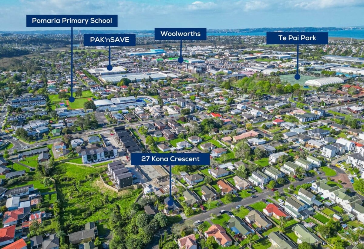 3 bedrooms house, close to schools, parks, Lincoln Road amenities, easy Motorway access, 27 Kona Crescent, Henderson, Auckland