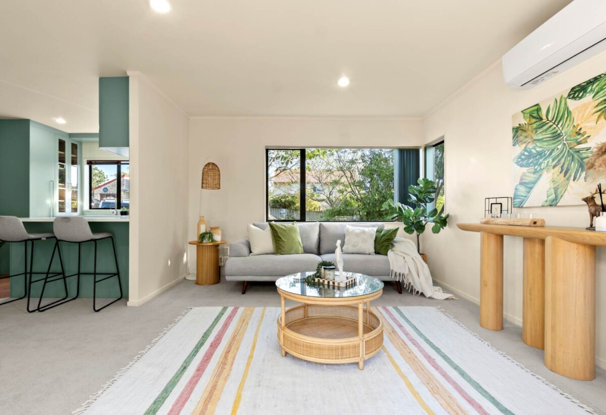 3 bedrooms house, close to schools, parks, Lincoln Road amenities, easy Motorway access, 27 Kona Crescent, Henderson, Auckland