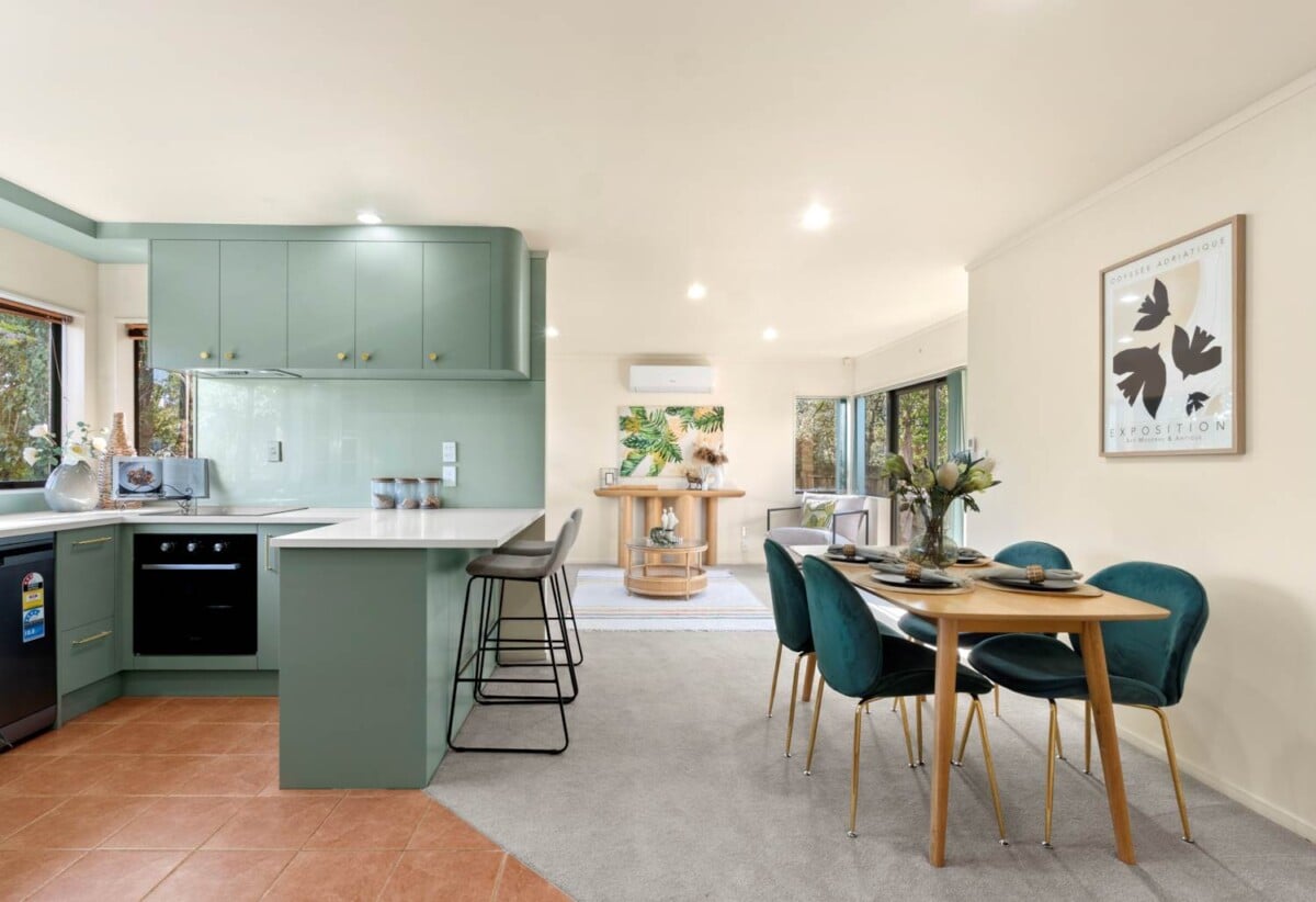3 bedrooms house, close to schools, parks, Lincoln Road amenities, easy Motorway access, 27 Kona Crescent, Henderson, Auckland