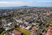 Standalone 1 x 3-beds house + 2 x standalone 2-beds plus study houses on one title and 888m² section, Cash Cow with Huge Development Potential, 10 Francis Street, Takapuna, Auckland
