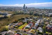 Standalone 1 x 3-beds house + 2 x standalone 2-beds plus study houses on one title and 888m² section, Cash Cow with Huge Development Potential, 10 Francis Street, Takapuna, Auckland
