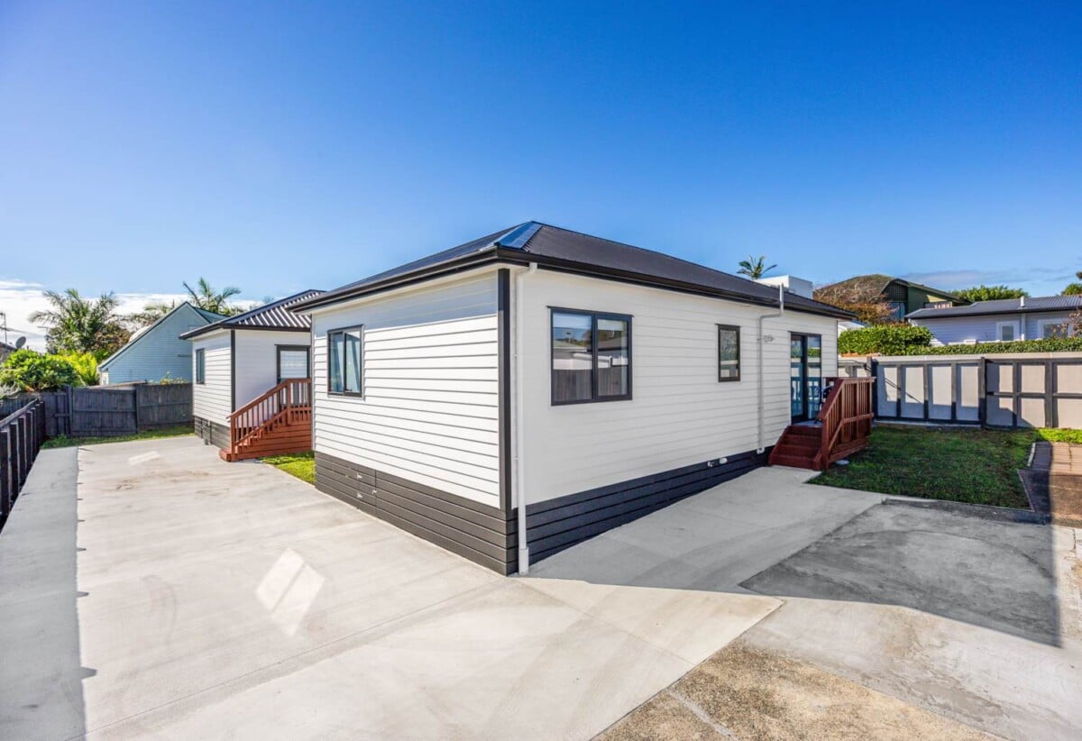 Standalone 1 x 3-beds house + 2 x standalone 2-beds plus study houses on one title and 888m² section, Cash Cow with Huge Development Potential, 10 Francis Street, Takapuna, Auckland