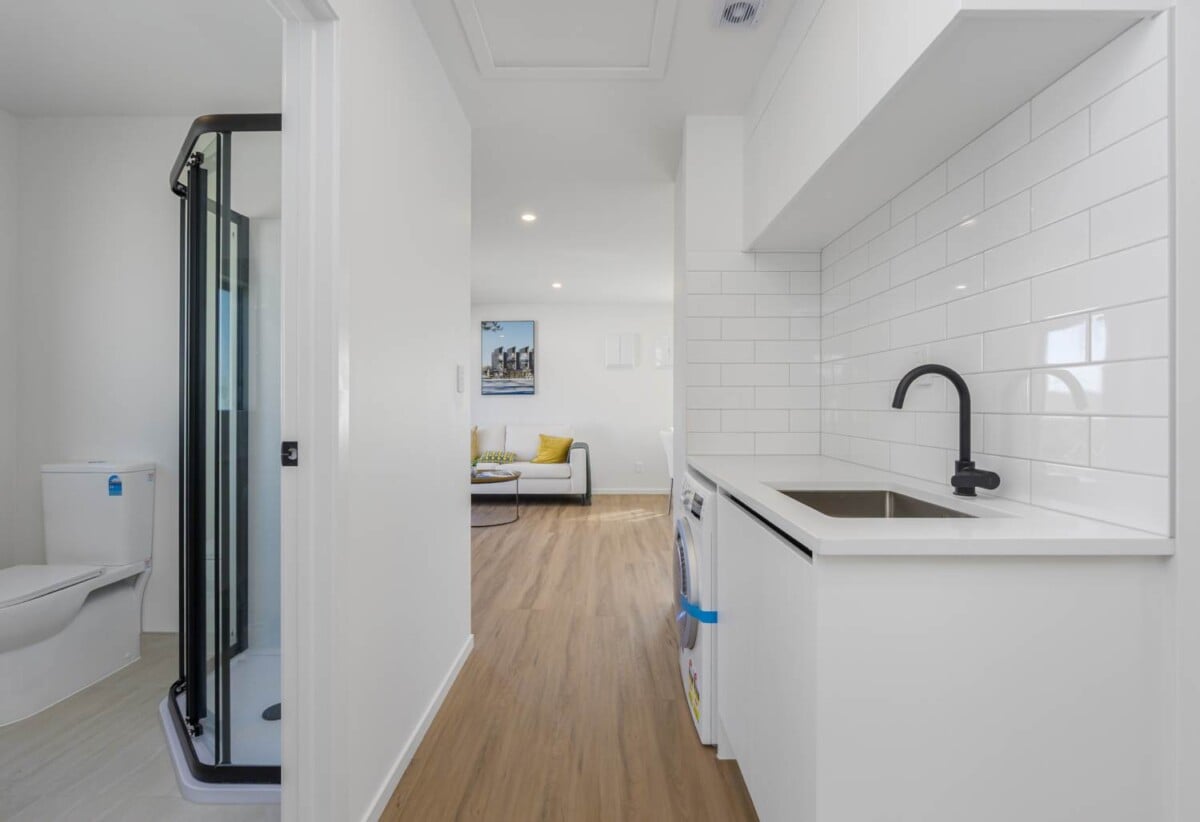 Standalone 1 x 3-beds house + 2 x standalone 2-beds plus study houses on one title and 888m² section, Cash Cow with Huge Development Potential, 10 Francis Street, Takapuna, Auckland