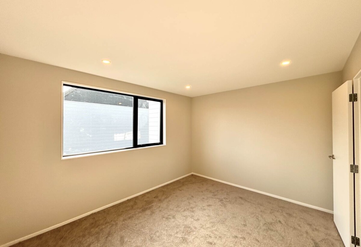 For rent, 2 beds 1.5 baths townhouse, available 20th October, 1/73 Glendale Road, Glen Eden, Auckland