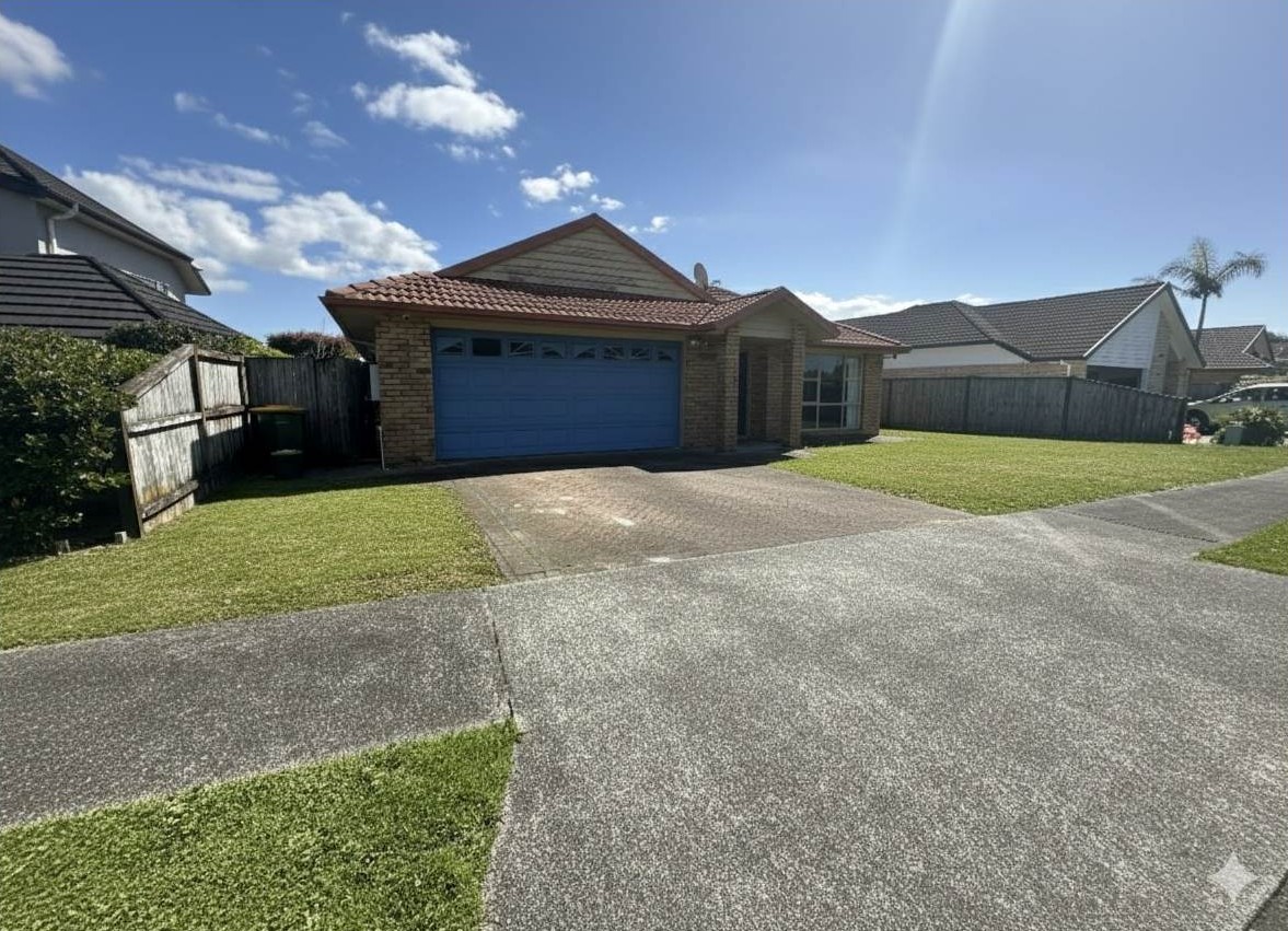 For rent, 4 bedrooms 2 bathrooms house, available 13th November, 13 Fernloche Place, Flat Bush, Auckland