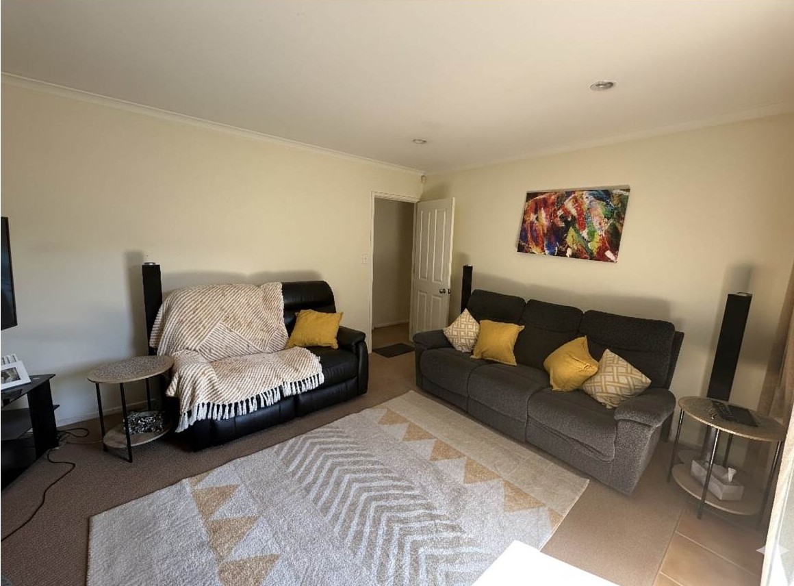 For rent, 4 bedrooms 2 bathrooms house, available 13th November, 13 Fernloche Place, Flat Bush, Auckland