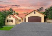 4 bedrooms house on 880m² section, brand-new floor, newly installed kitchen, just minutes from Albany Village, 23 Twin Court, Albany, Auckland