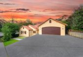 4 bedrooms house on 880m² section, brand-new floor, newly installed kitchen, just minutes from Albany Village, 23 Twin Court, Albany, Auckland