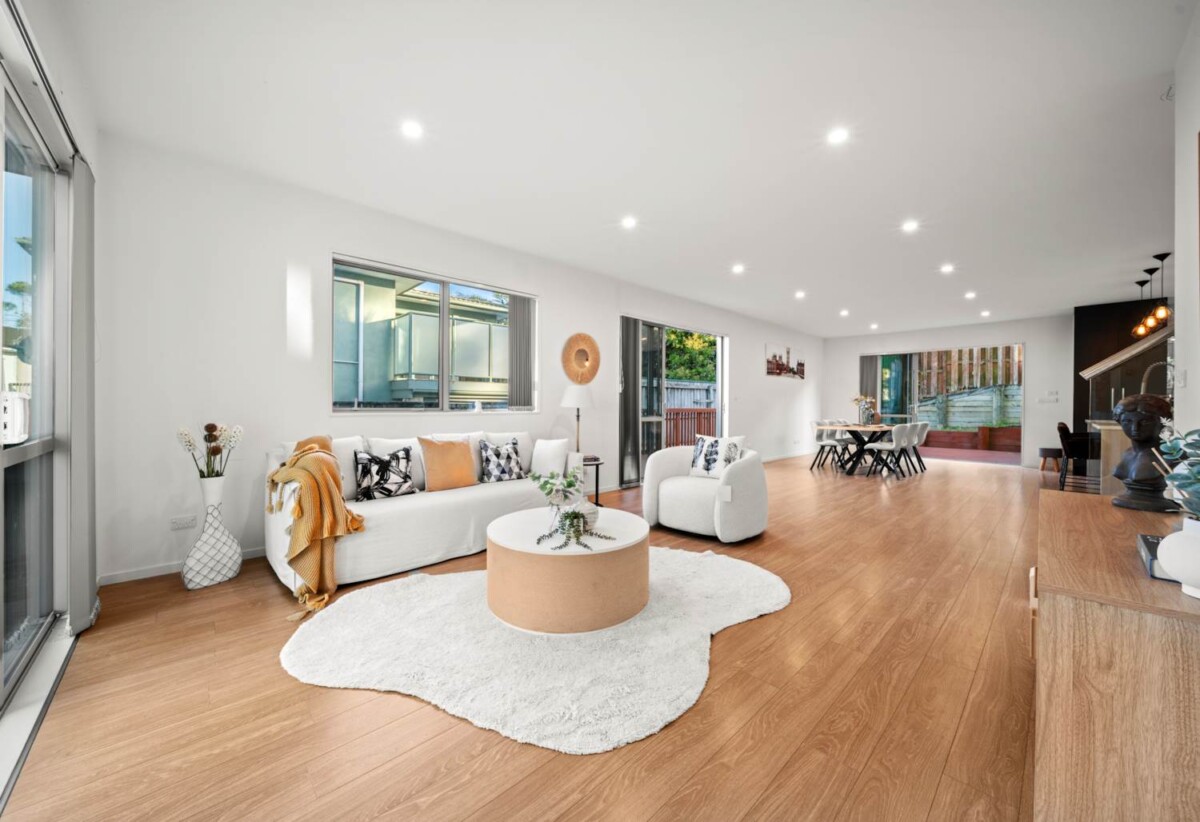 5 bedrooms house, just a short drive from Glenfield Mall, 45A Hogans Road, Glenfield, Auckland