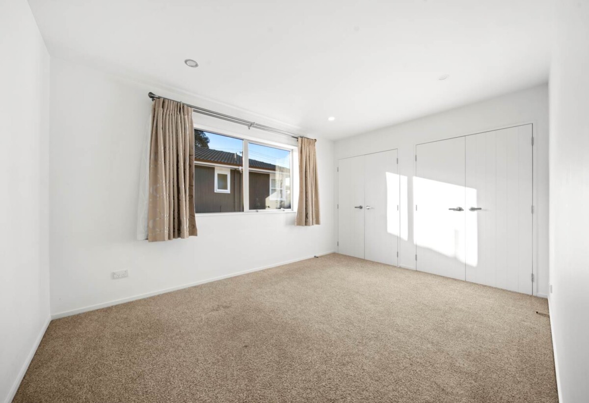 5 bedrooms house, just a short drive from Glenfield Mall, 45A Hogans Road, Glenfield, Auckland