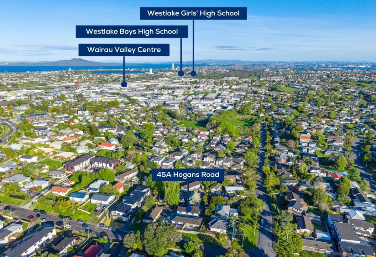 5 bedrooms house, just a short drive from Glenfield Mall, 45A Hogans Road, Glenfield, Auckland