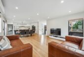 5 bedrooms house on 449m2 section, vendor NEEDS SOLD, American Oak timber flooring, 1D Kawau Road, Greenlane, Auckland