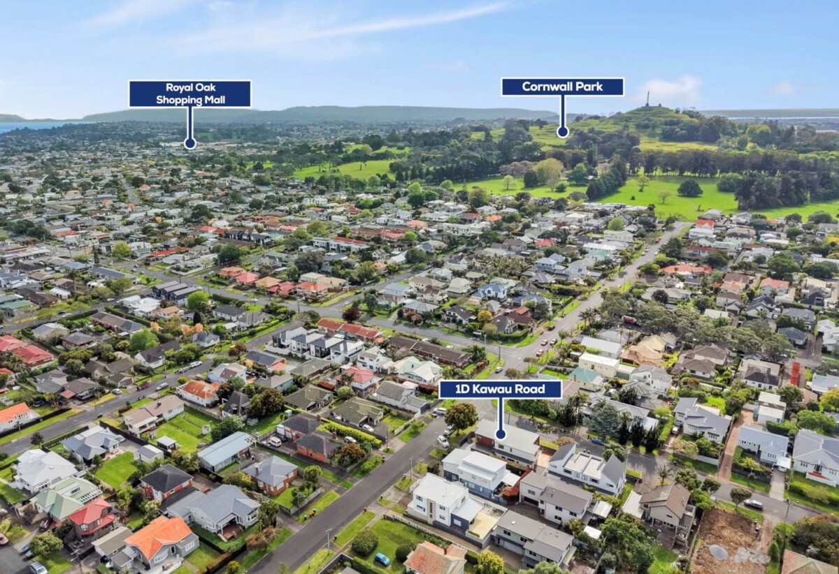 5 bedrooms house on 449m2 section, vendor NEEDS SOLD, American Oak timber flooring, 1D Kawau Road, Greenlane, Auckland