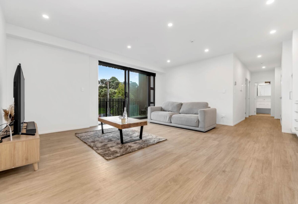 2 bedrooms apartment, just a short walk to the GI train station, bus hub, supermarkets, 0.3 km to Ruapotaka School, 1.2 km to Tamaki College, 102, 7C Hinaki Street, Pt England, Auckland