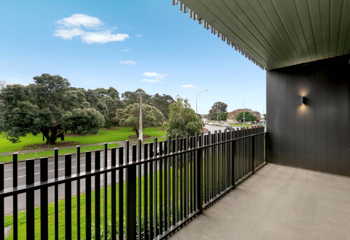 2 bedrooms apartment, just a short walk to the GI train station, bus hub, supermarkets, 0.3 km to Ruapotaka School, 1.2 km to Tamaki College, 102, 7C Hinaki Street, Pt England, Auckland