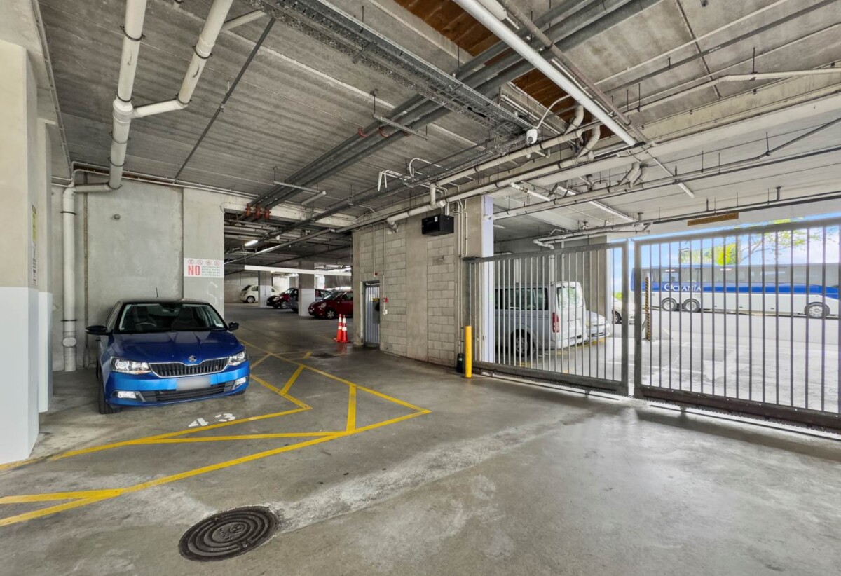 Auckland Girls’ Grammar School zone, Motivated vendor wants it sold, Incredible Views, renovated freehold 2 beds 1 bath top-floor apartment with 1 Carpark, 1504/72 Nelson Street, City Centre, Auckland