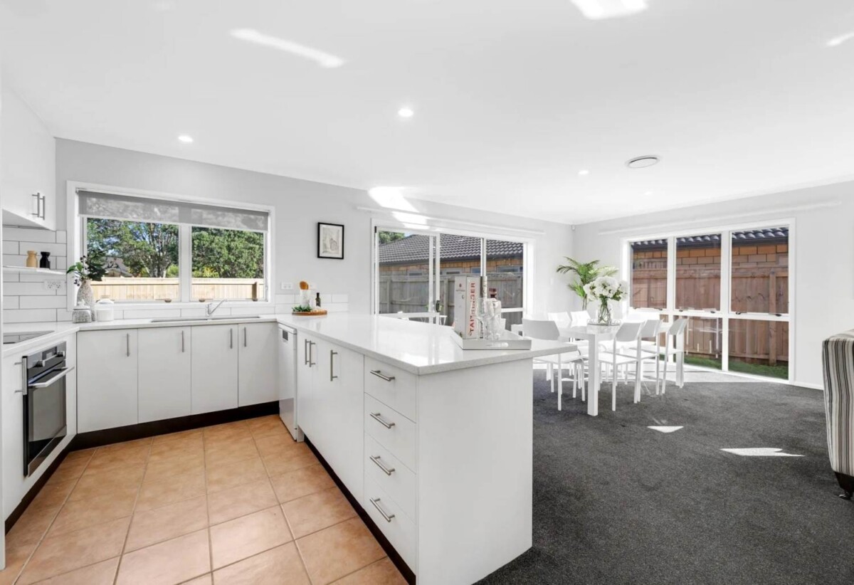 For rent, 4 beds 2 baths house, available 29th November, 6 Shrule Place, East Tamaki, Auckland