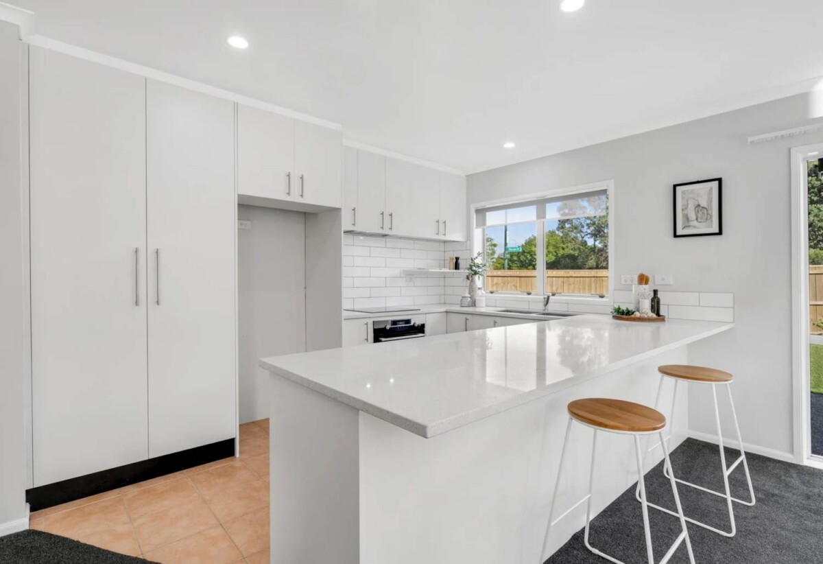 For rent, 4 beds 2 baths house, available 29th November, 6 Shrule Place, East Tamaki, Auckland