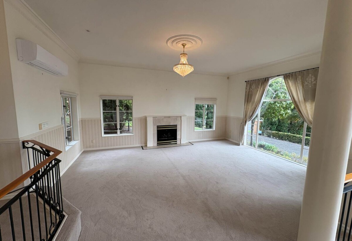For rent 6 beds 4 baths house, available 24th October, 26 Anaheim Boulevard, Shamrock Park, Auckland