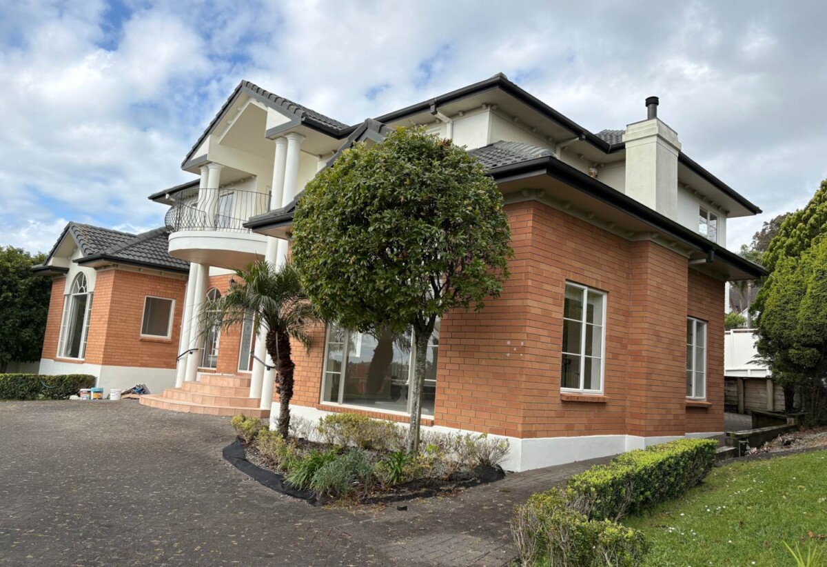 For rent 6 beds 4 baths house, available 24th October, 26 Anaheim Boulevard, Shamrock Park, Auckland
