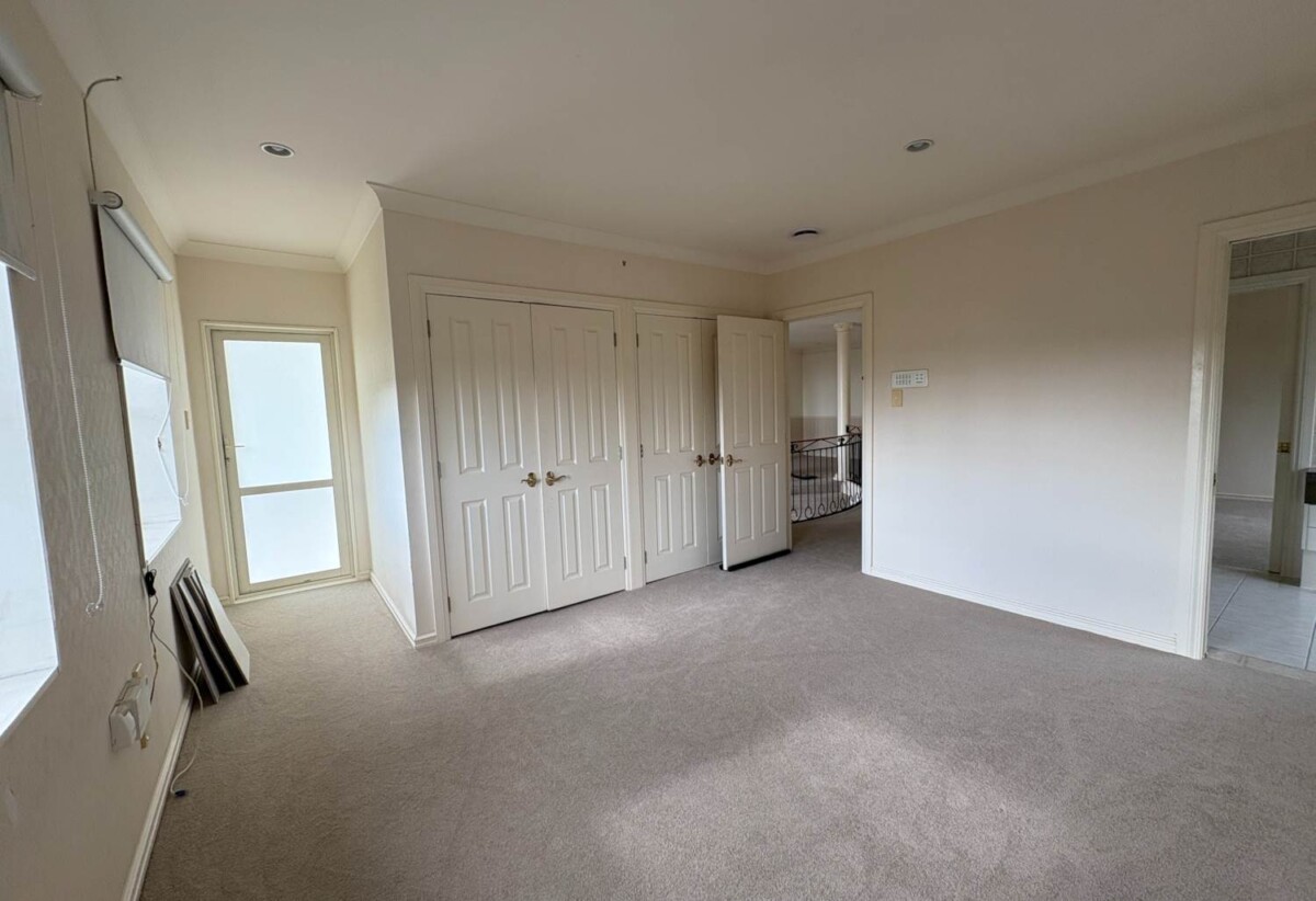 For rent 6 beds 4 baths house, available 24th October, 26 Anaheim Boulevard, Shamrock Park, Auckland