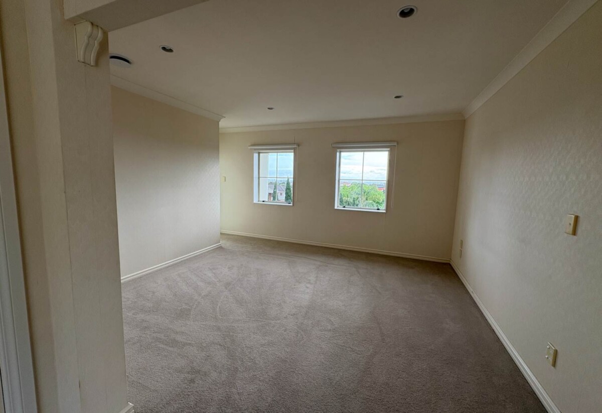 For rent 6 beds 4 baths house, available 24th October, 26 Anaheim Boulevard, Shamrock Park, Auckland