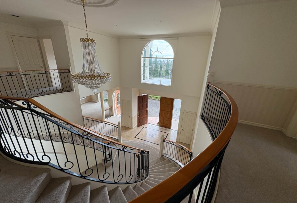 For rent 6 beds 4 baths house, available 24th October, 26 Anaheim Boulevard, Shamrock Park, Auckland