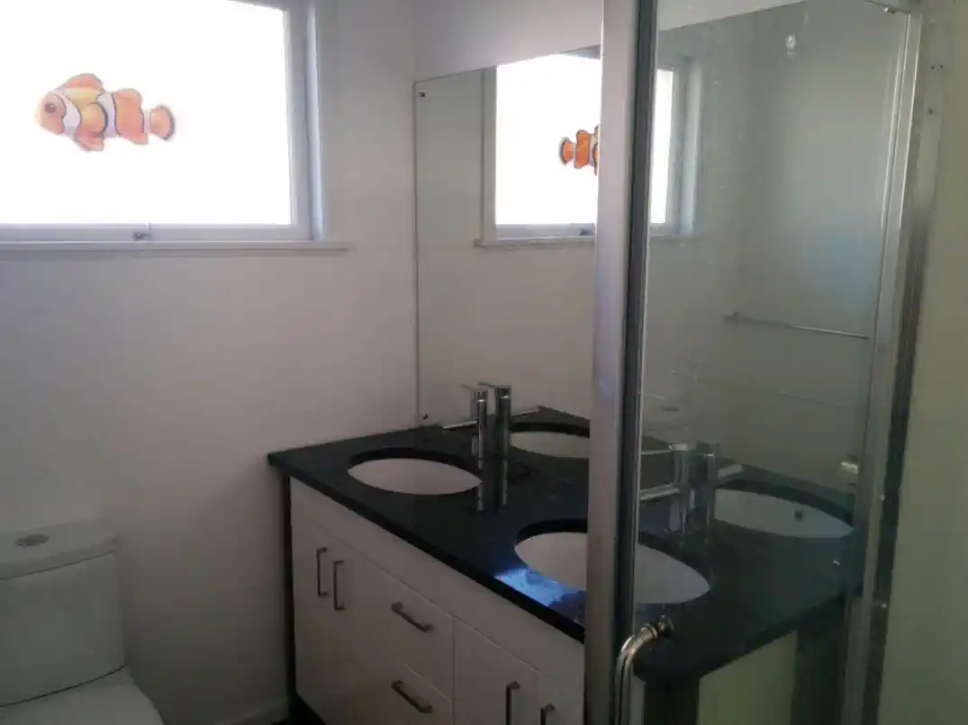 For rent, 3 bedrooms 1 bathroom house, Walk to New World & Top Schools, 1/165 Wellington Street, Howick, Auckland, available 21st Novembe