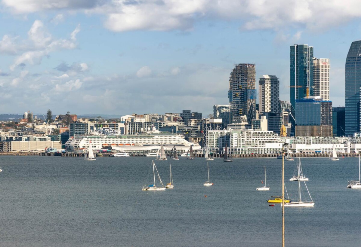 Brandnew luxury 300m² 4 bedrooms house on 601m² section, with panoramic harbour and city vistas view, 13 Waimana Avenue, Northcote Point, Auckland