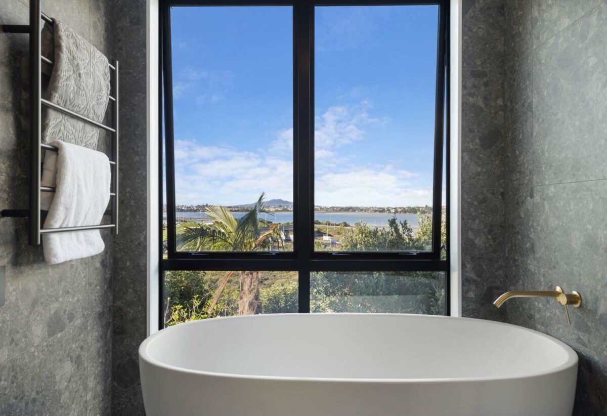 Brandnew luxury 300m² 4 bedrooms house on 601m² section, with panoramic harbour and city vistas view, 13 Waimana Avenue, Northcote Point, Auckland