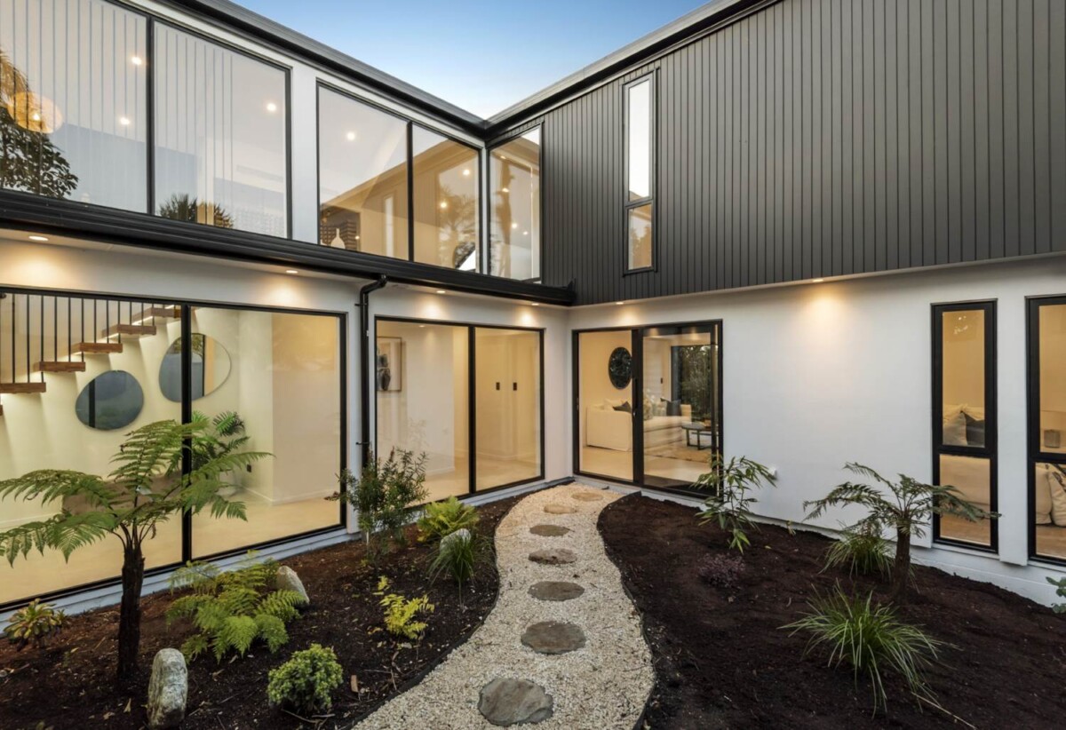 Brandnew luxury 300m² 4 bedrooms house on 601m² section, with panoramic harbour and city vistas view, 13 Waimana Avenue, Northcote Point, Auckland