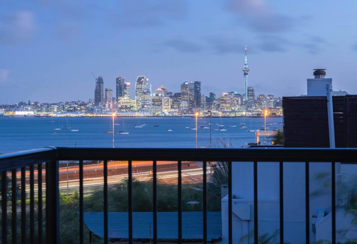 Brandnew luxury 300m² 4 bedrooms house on 601m² section, with panoramic harbour and city vistas view, 13 Waimana Avenue, Northcote Point, Auckland