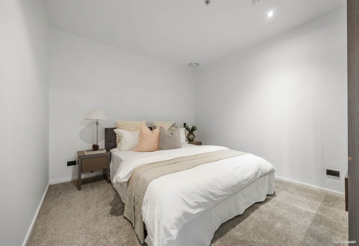 Auckland Girls’ Grammar School zone, Freehold 2 beds 1 bath apartment, 65sqm plus a super large balcony, Full furniture package is included, 2 km to Auckland Girls’ Grammar School, 303/19 Anzac Avenue, City Centre, Auckland
