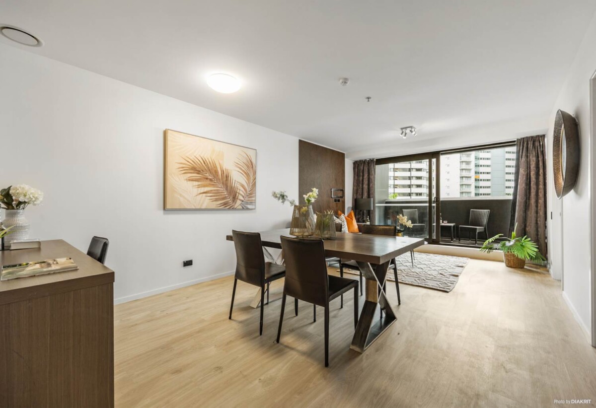 Auckland Girls’ Grammar School zone, Freehold 2 beds 1 bath apartment, 65sqm plus a super large balcony, Full furniture package is included, 2 km to Auckland Girls’ Grammar School, 303/19 Anzac Avenue, City Centre, Auckland